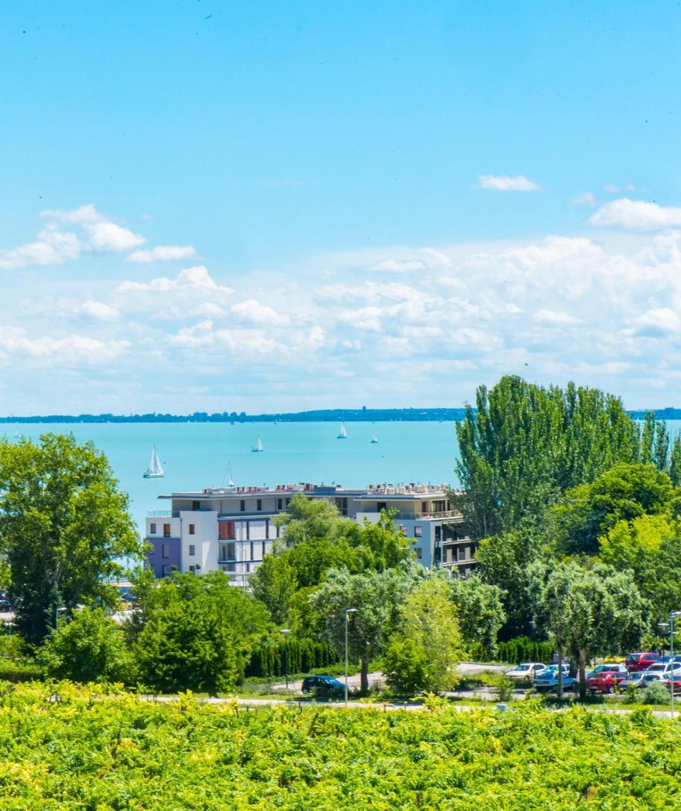 Akademia Hotel Balatonfured Exterior photo