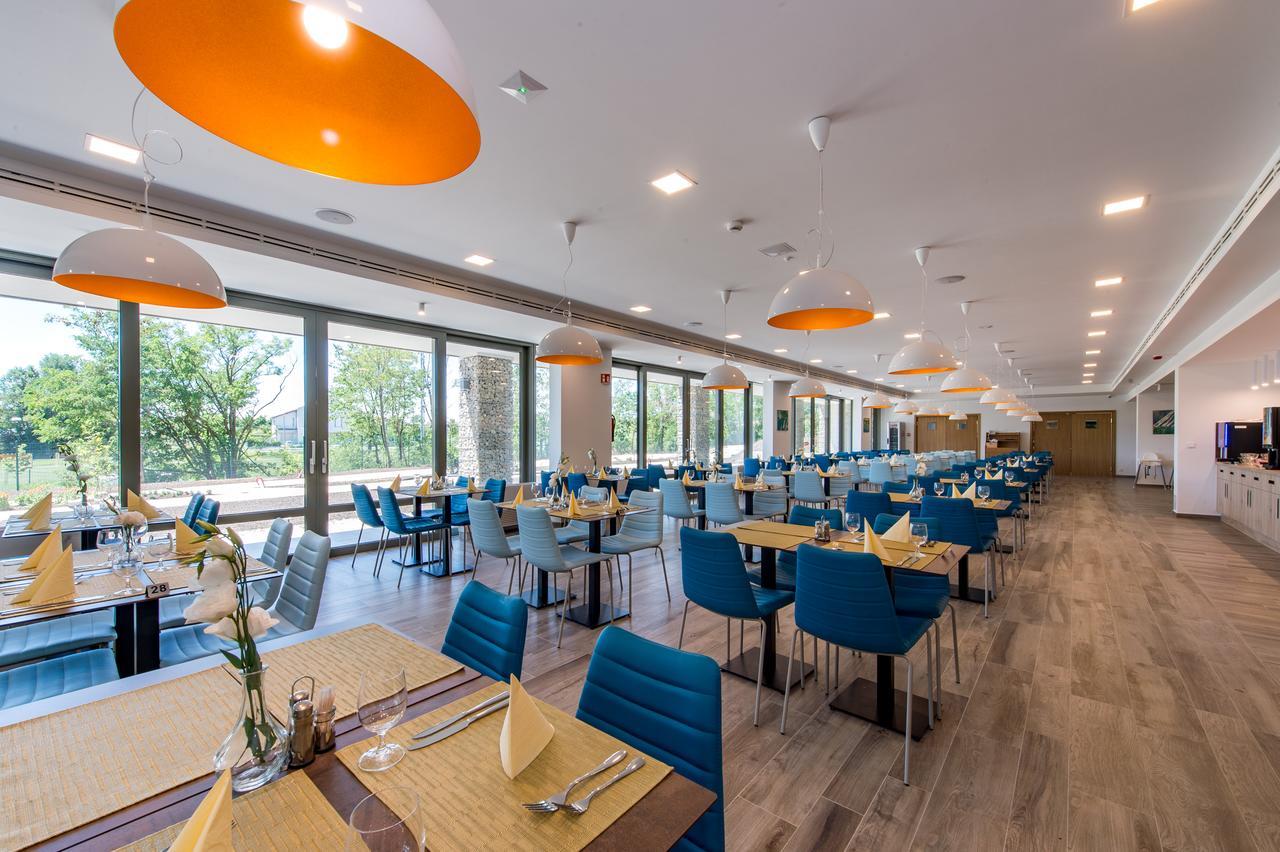 Akademia Hotel Balatonfured Exterior photo
